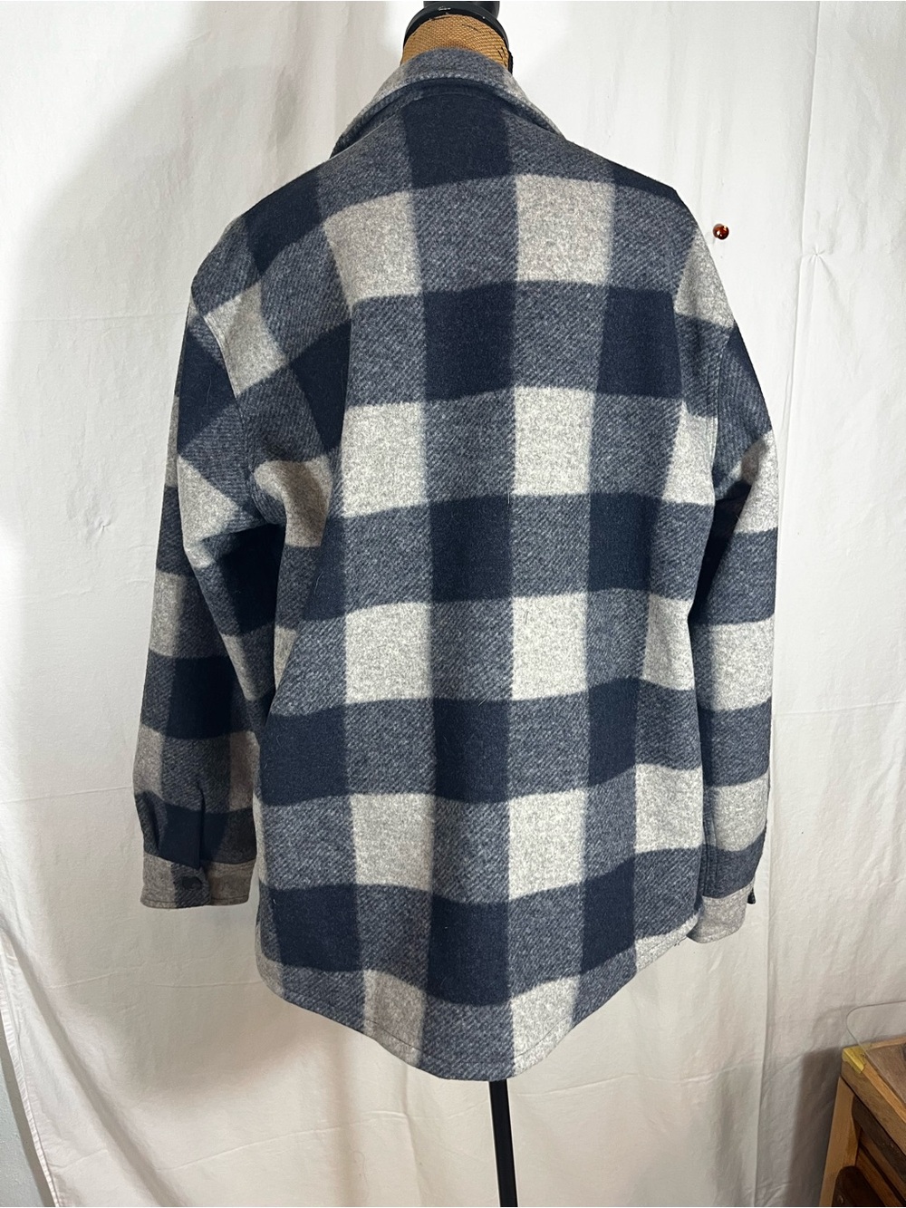 Men's Navy and Gray Plaid Button-Up Jacket Banana Republic size large - Picture 3 of 10
